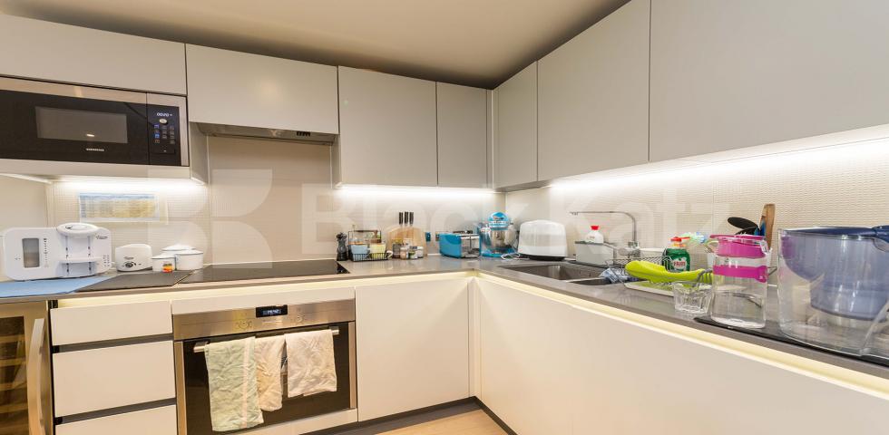 			NEW INSTRUCTION!, 2 Bedroom, 1 bath, 1 reception Apartment			 Wharf Road, ANGEL-OLD STREET